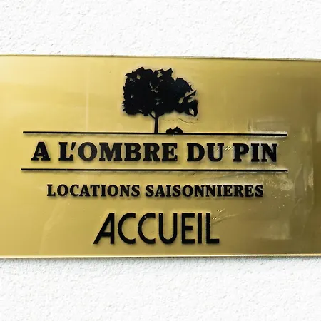 A L'Ombre Du Pin 